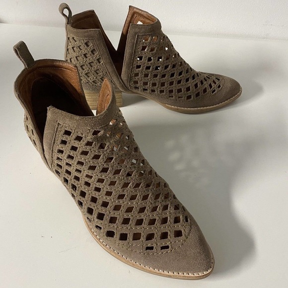Jeffrey Campbell Taggart Boot Bootie Suede Beige Taupe Cut Out Pointed W… - Picture 6 of 9